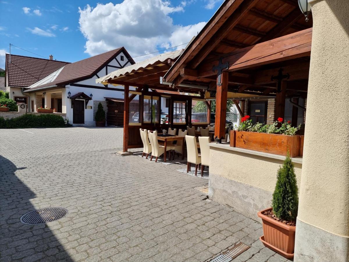 Nadasdi Haz Szekszard Exterior photo